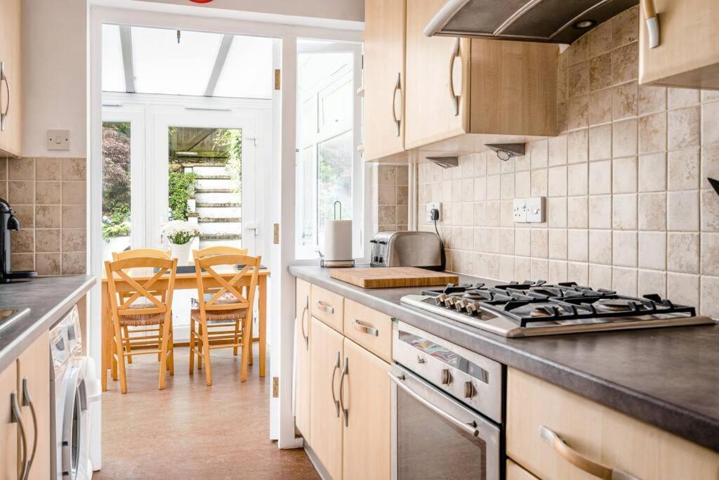 Stunning 4 Bedroom House In Central Бат Экстерьер фото