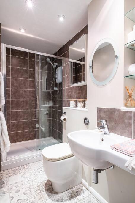 Stunning 4 Bedroom House In Central Бат Экстерьер фото