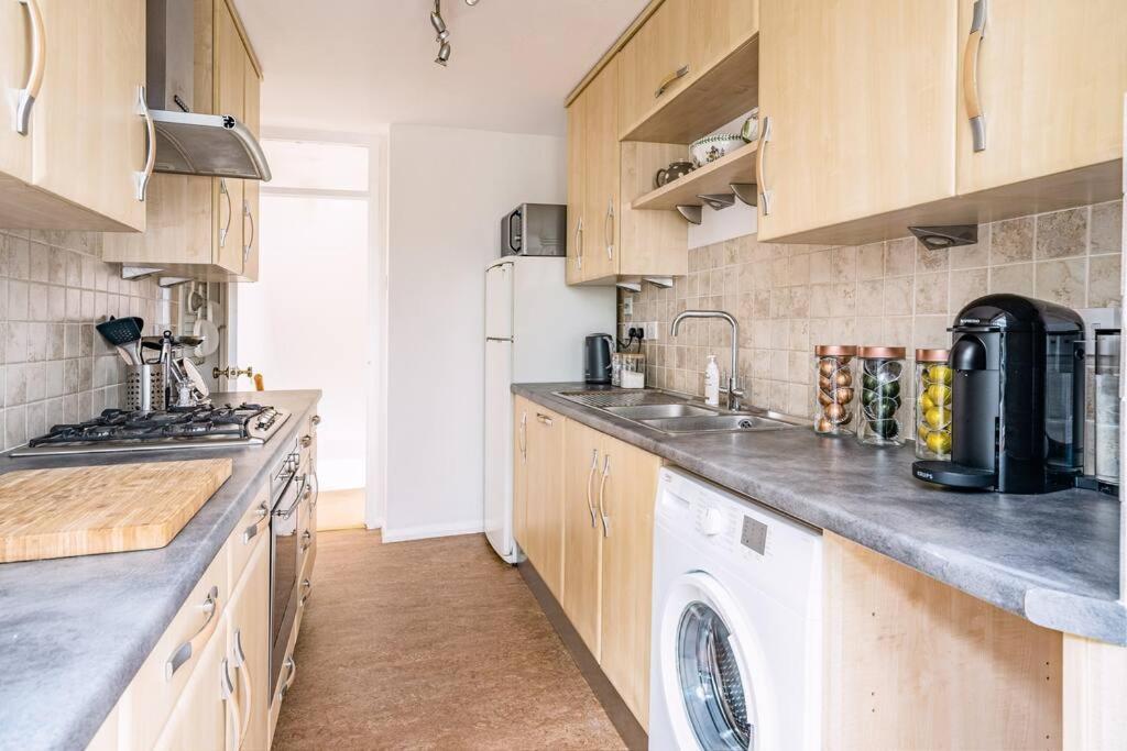 Stunning 4 Bedroom House In Central Бат Экстерьер фото